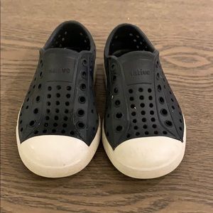 Toddler Natives in black size 7c